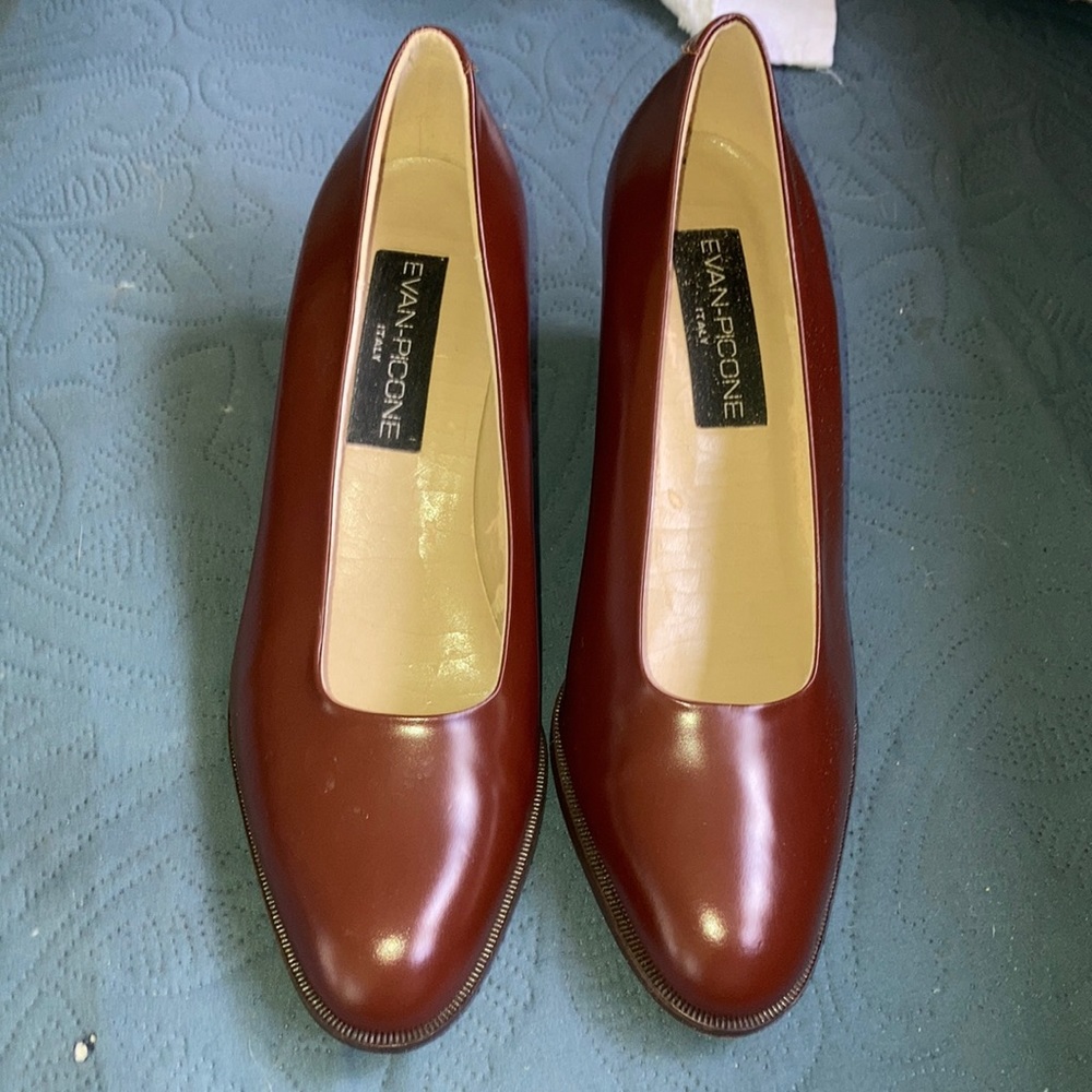 Evan- Picone Pumps